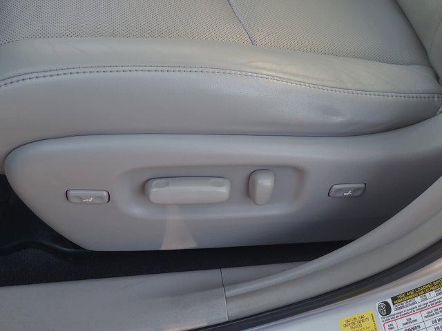 used 2013 Toyota Highlander car, priced at $14,034