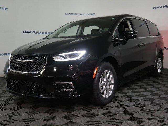 used 2024 Chrysler Pacifica car, priced at $31,495