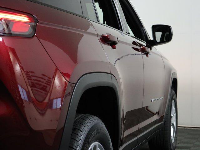 new 2025 Jeep Grand Cherokee car, priced at $42,375