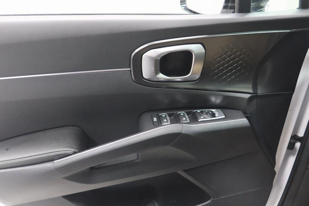 used 2023 Kia Sorento car, priced at $23,135