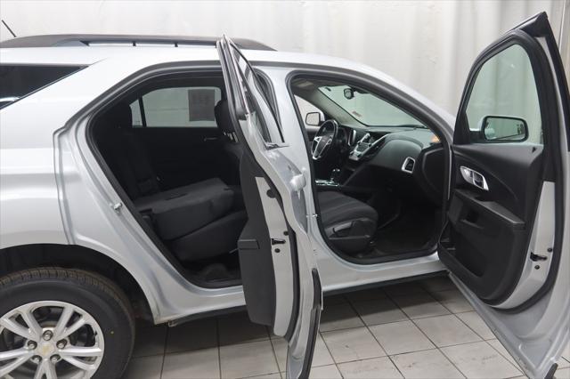 2017 Silver Ice Metallic Chevrolet Equinox