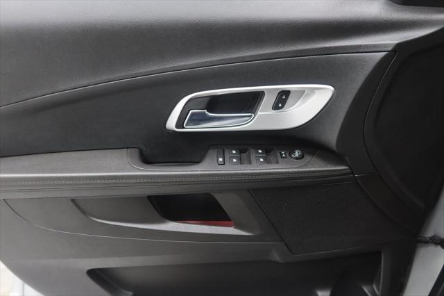 2017 Silver Ice Metallic Chevrolet Equinox