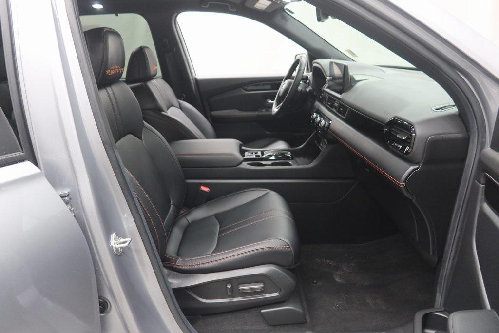 used 2025 Honda Pilot car, priced at $43,853