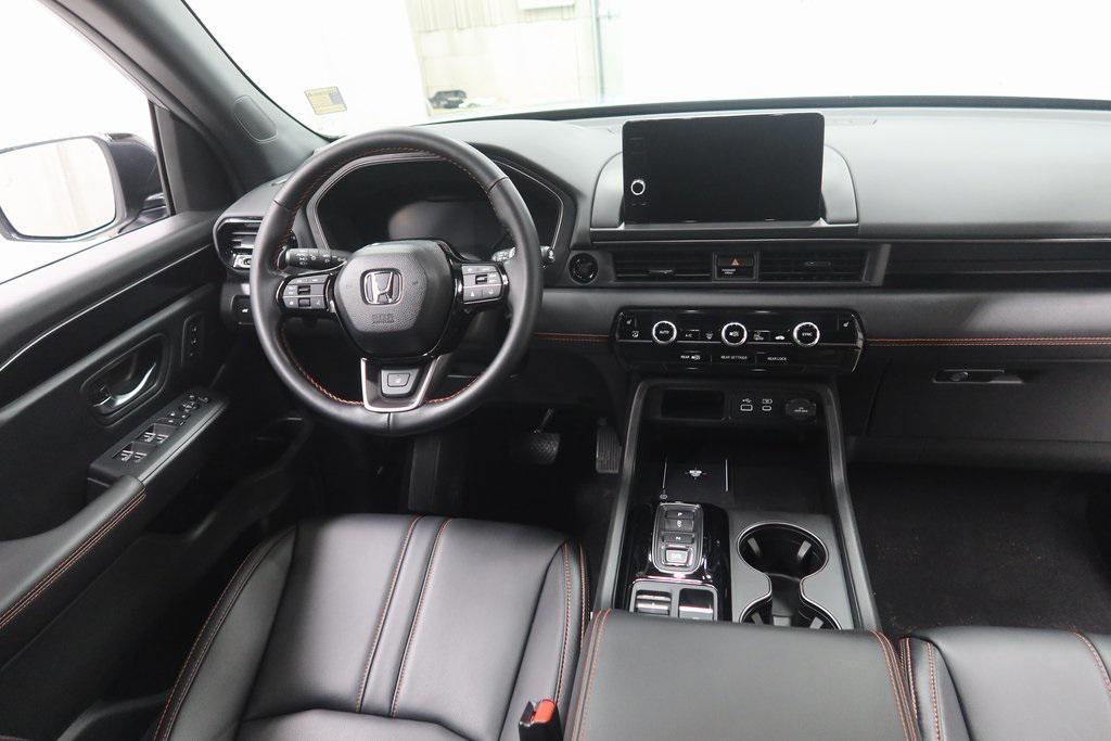 used 2025 Honda Pilot car, priced at $43,853