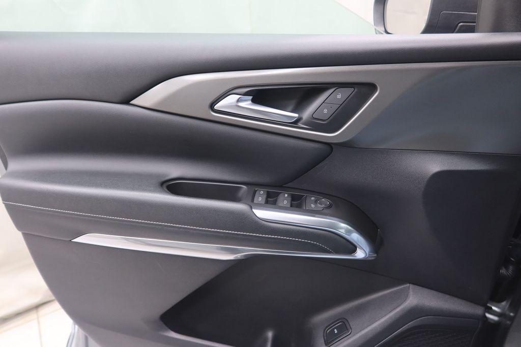 used 2024 Chevrolet Traverse car, priced at $36,315