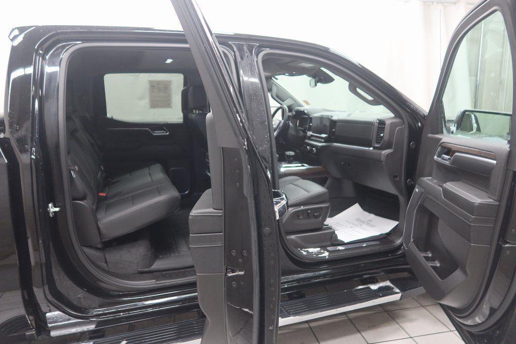 used 2025 GMC Sierra 1500 car, priced at $47,679