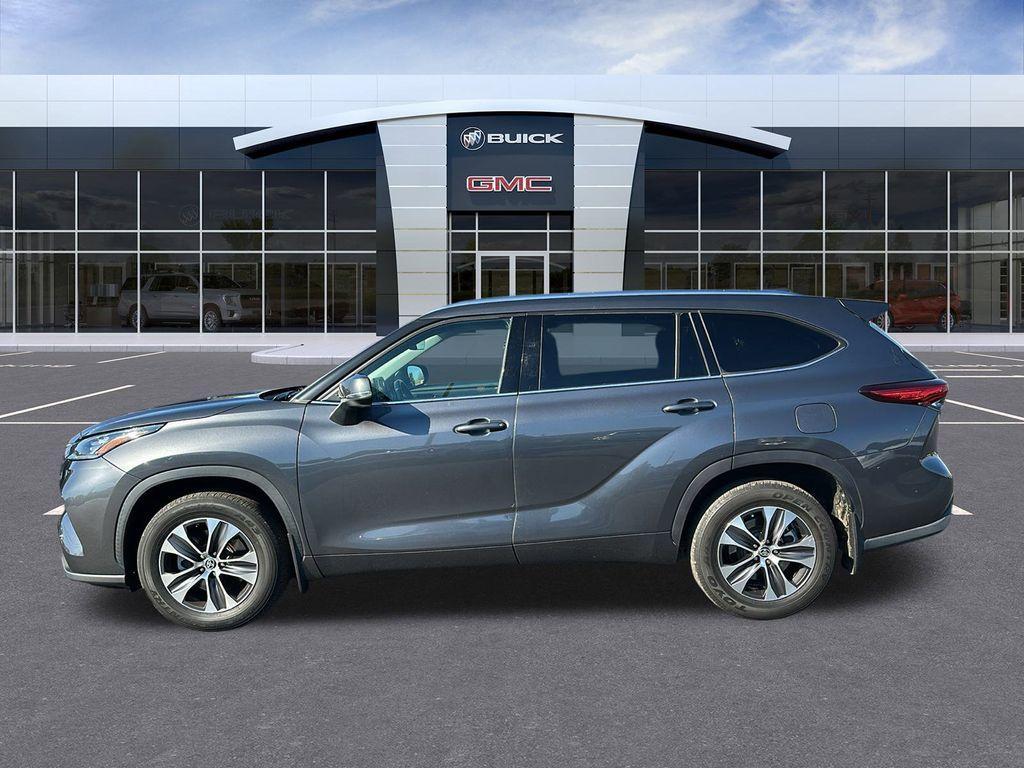 used 2020 Toyota Highlander car, priced at $22,400