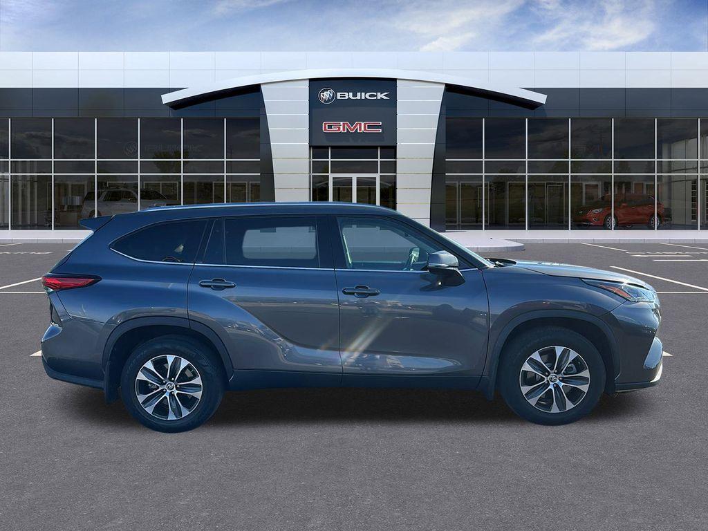 used 2020 Toyota Highlander car, priced at $22,400