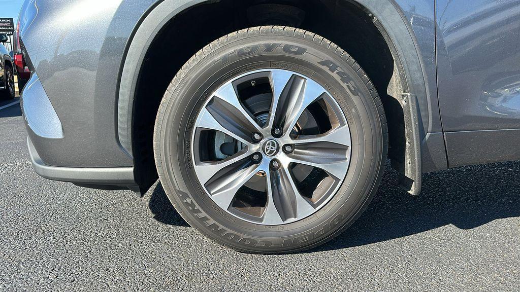 used 2020 Toyota Highlander car, priced at $22,400