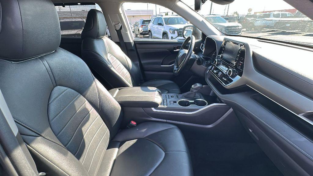 used 2020 Toyota Highlander car, priced at $22,400