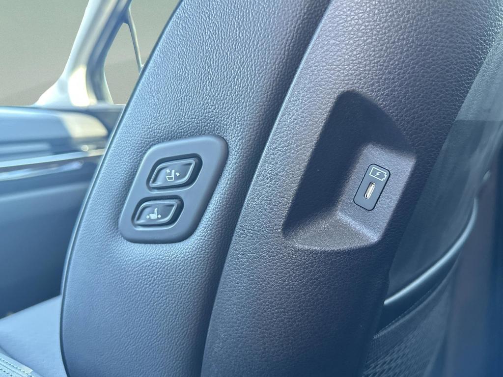 new 2026 Kia Carnival Hybrid car, priced at $53,583