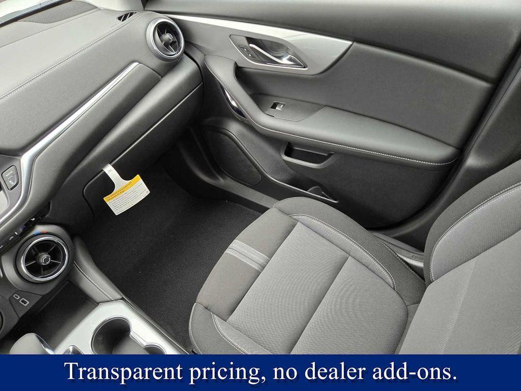 new 2025 Chevrolet Blazer car, priced at $33,580