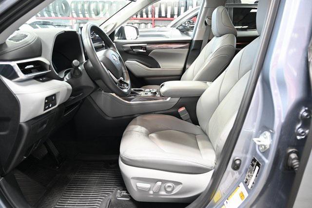 used 2023 Toyota Highlander car, priced at $37,900