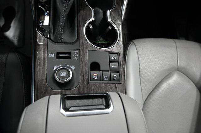 used 2023 Toyota Highlander car, priced at $37,900
