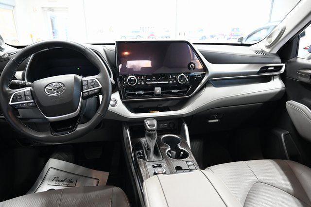 used 2023 Toyota Highlander car, priced at $37,400
