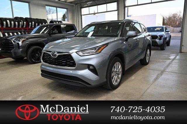 used 2023 Toyota Highlander car, priced at $37,400