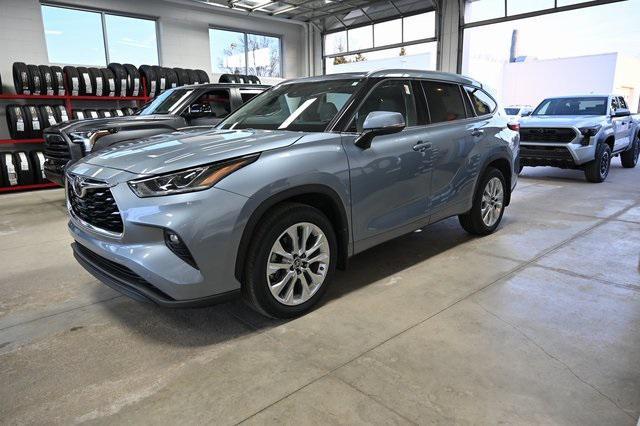 used 2023 Toyota Highlander car, priced at $37,900