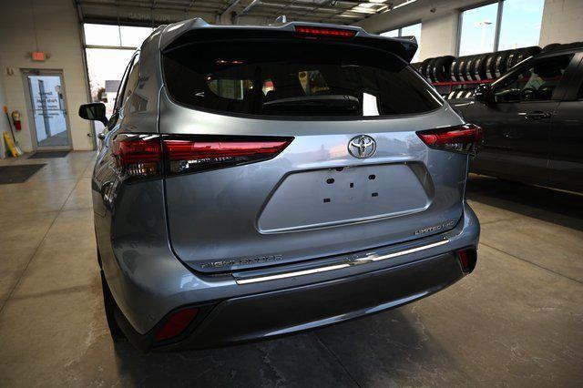 used 2023 Toyota Highlander car, priced at $37,400