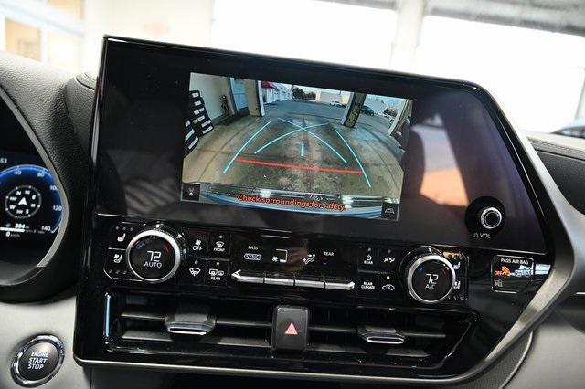 used 2023 Toyota Highlander car, priced at $37,900