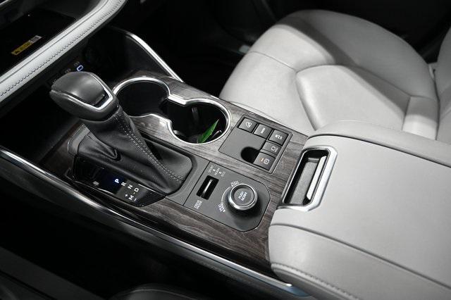 used 2023 Toyota Highlander car, priced at $37,900