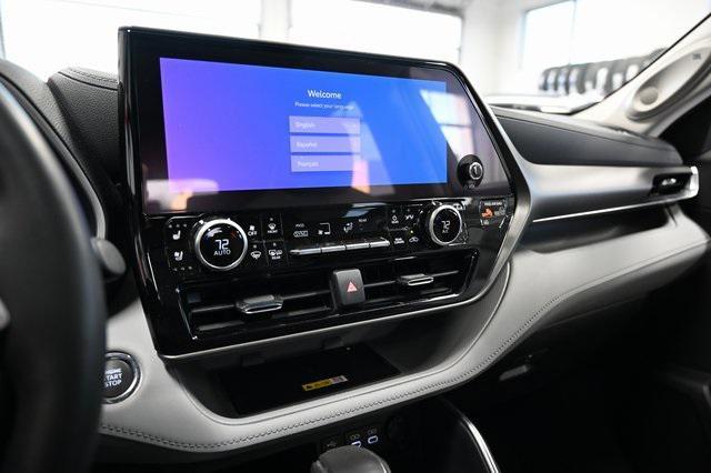 used 2023 Toyota Highlander car, priced at $37,900