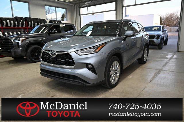 used 2023 Toyota Highlander car, priced at $37,900