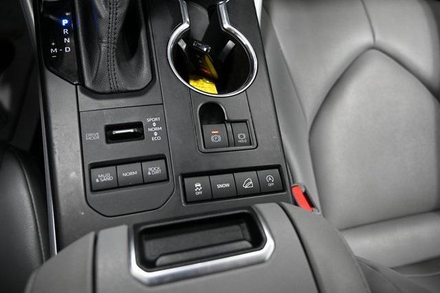 used 2021 Toyota Highlander car, priced at $31,900