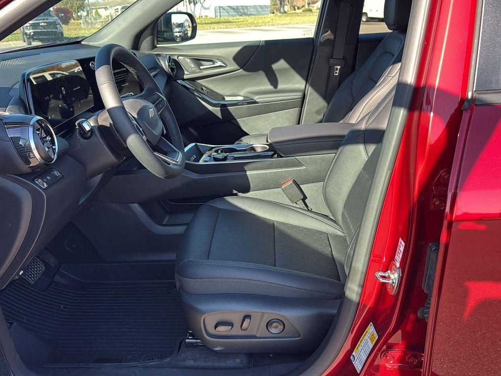 new 2026 Chevrolet Equinox car, priced at $32,655