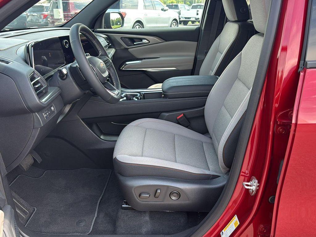 new 2025 Chevrolet Traverse car, priced at $41,090