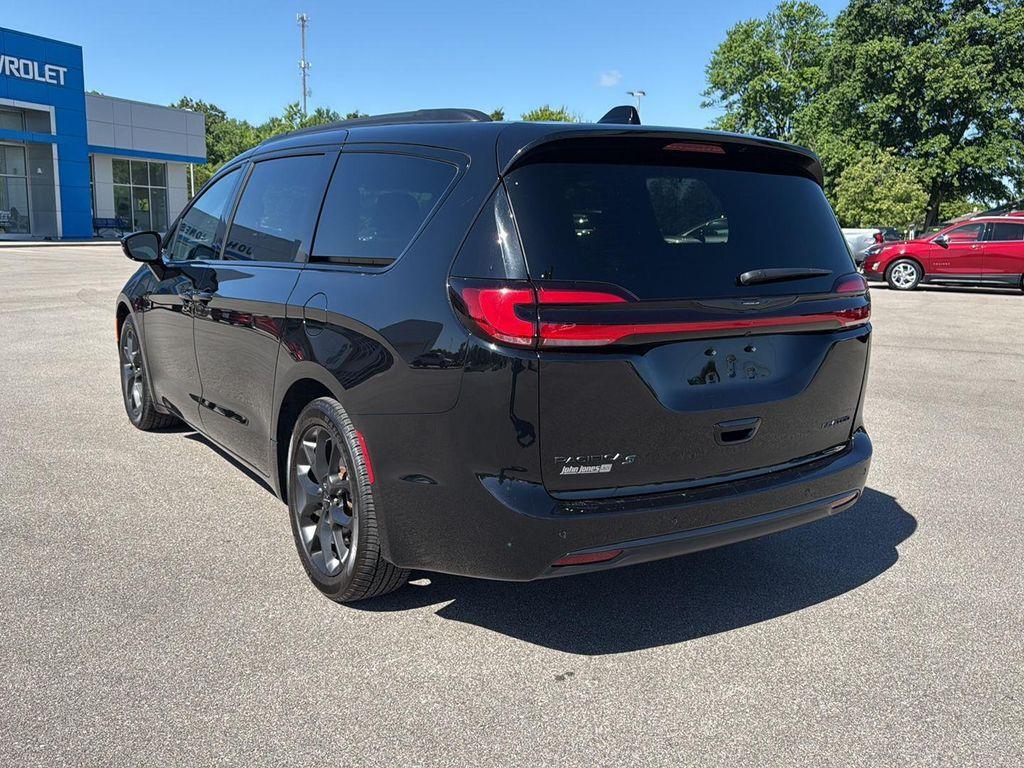 used 2025 Chrysler Pacifica car, priced at $36,995