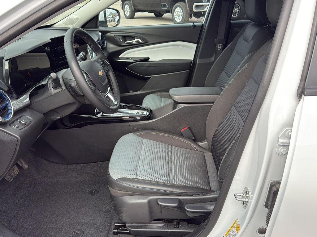 used 2025 Chevrolet Trax car, priced at $22,285