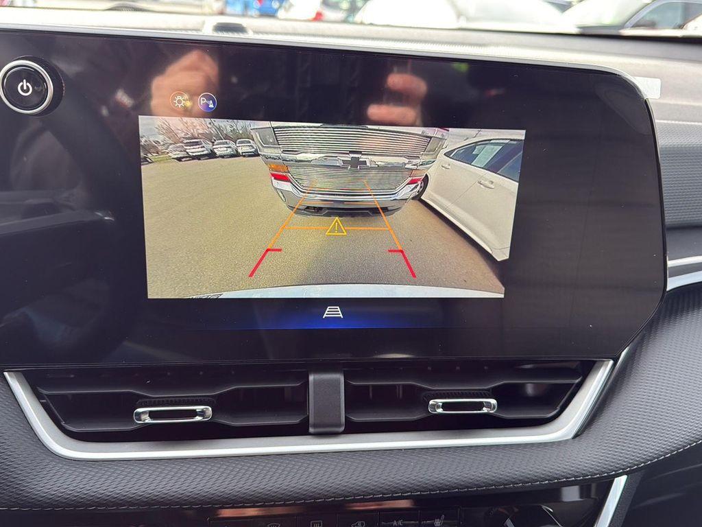 new 2026 Chevrolet Equinox car, priced at $33,955