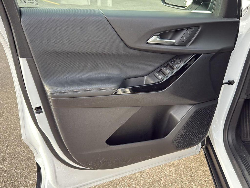 used 2025 Chevrolet Equinox car, priced at $24,532