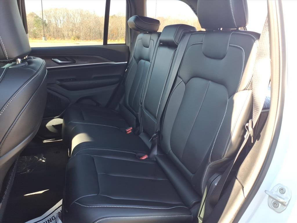 new 2025 Jeep Grand Cherokee car, priced at $40,885