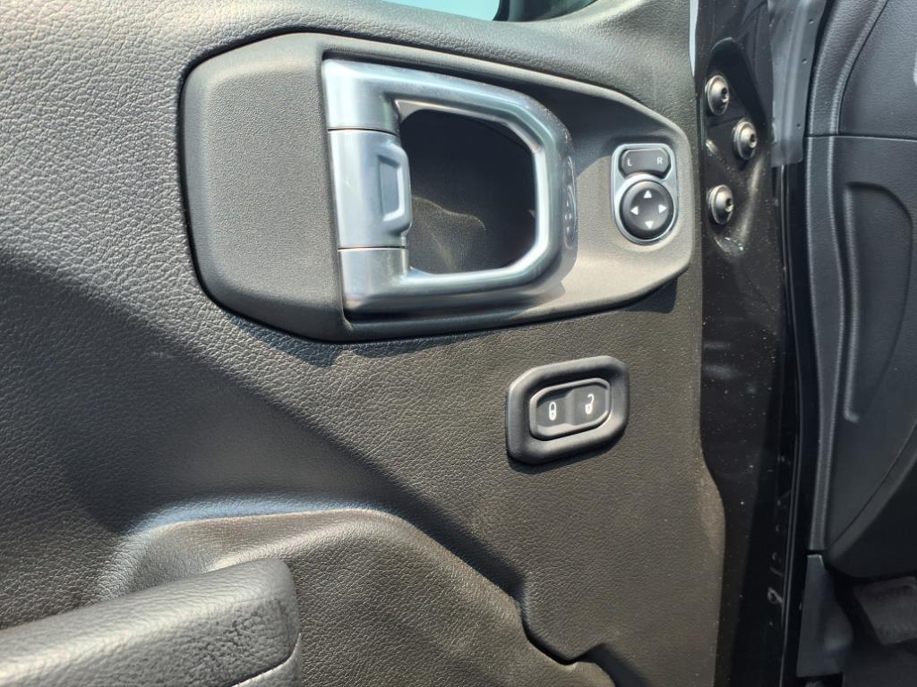 new 2025 Jeep Wrangler car, priced at $44,782