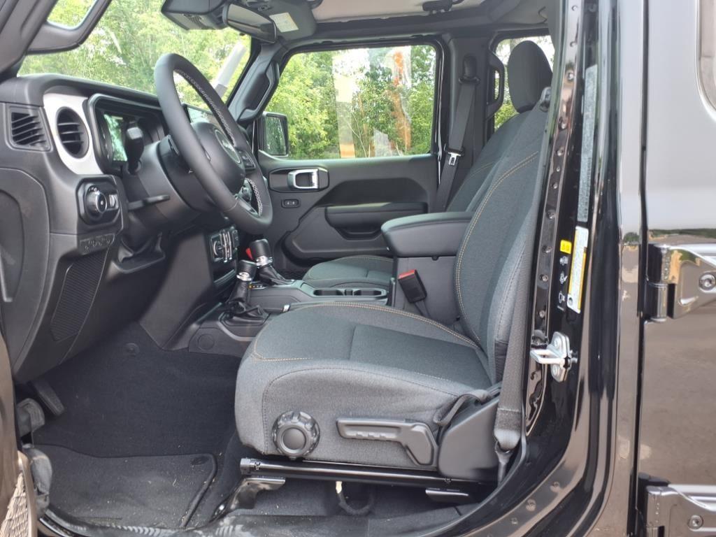 new 2025 Jeep Wrangler car, priced at $44,782