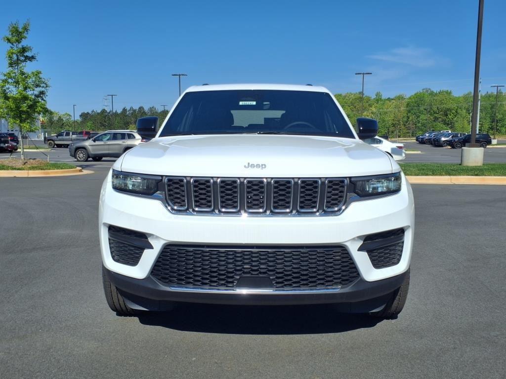 new 2025 Jeep Grand Cherokee car, priced at $40,535
