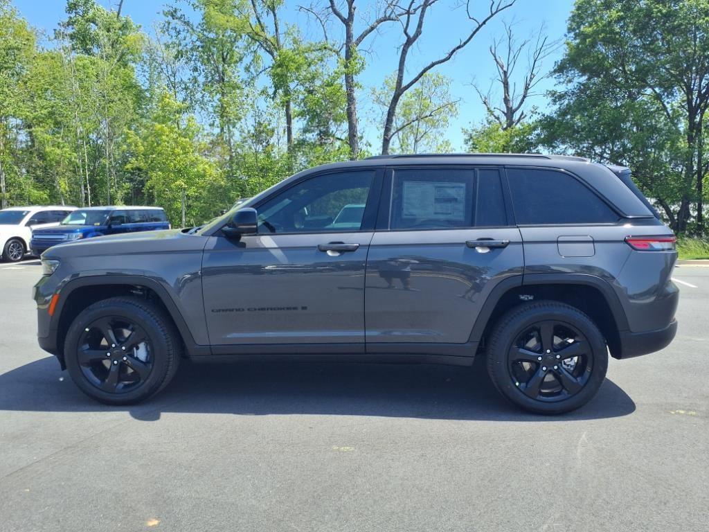 new 2025 Jeep Grand Cherokee car, priced at $44,405