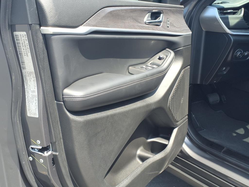 new 2025 Jeep Grand Cherokee car, priced at $44,405