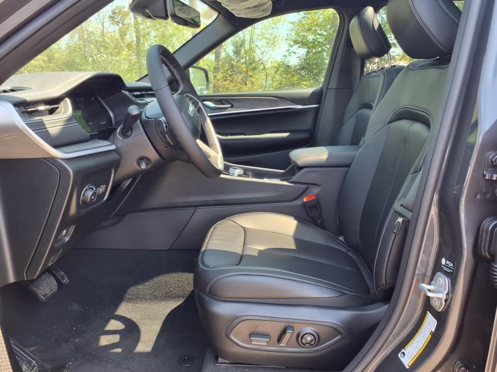 new 2025 Jeep Grand Cherokee car, priced at $44,405