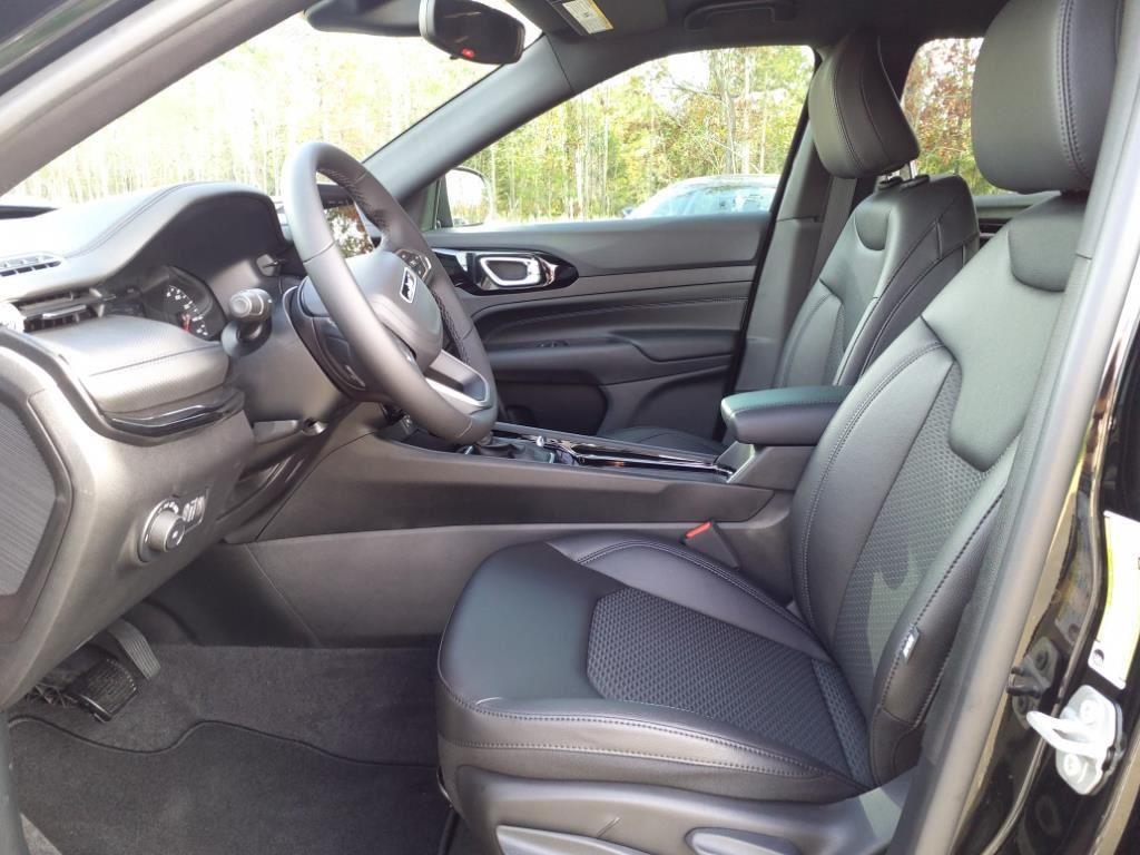 new 2025 Jeep Compass car, priced at $29,986