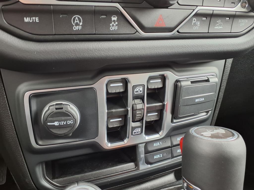 new 2025 Jeep Wrangler car, priced at $59,135