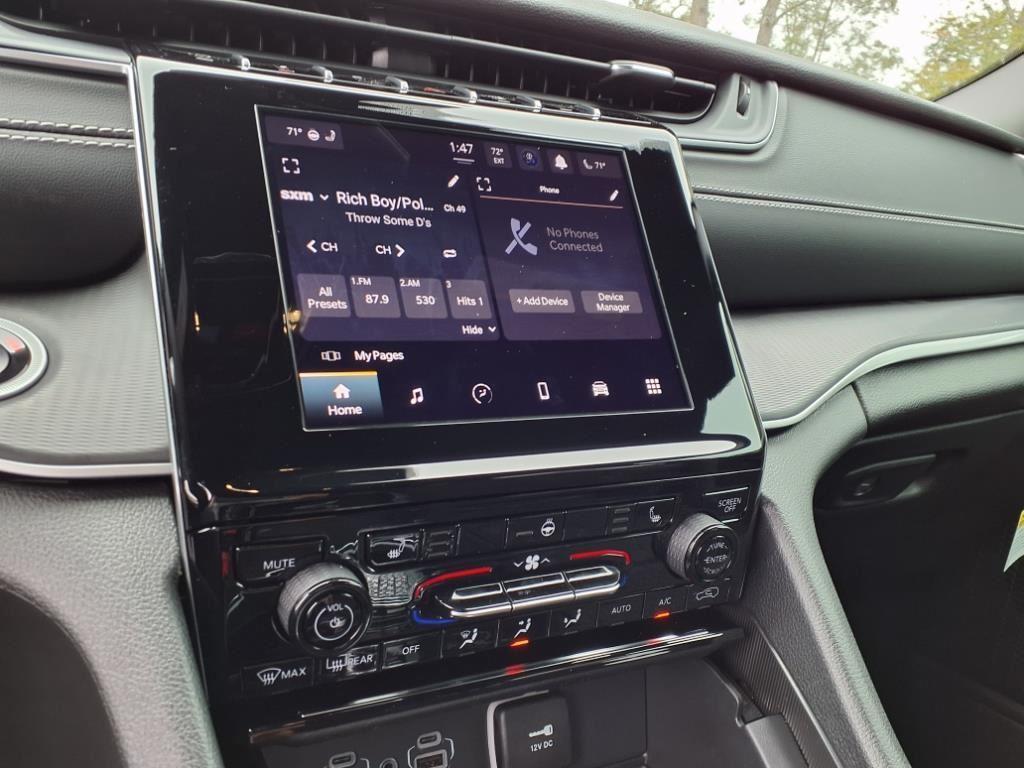 new 2024 Jeep Grand Cherokee L car, priced at $51,425