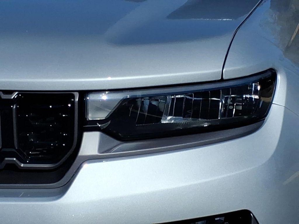 new 2025 Jeep Grand Cherokee car, priced at $44,980