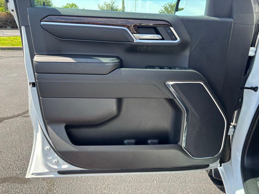 used 2024 GMC Sierra 1500 car, priced at $39,155