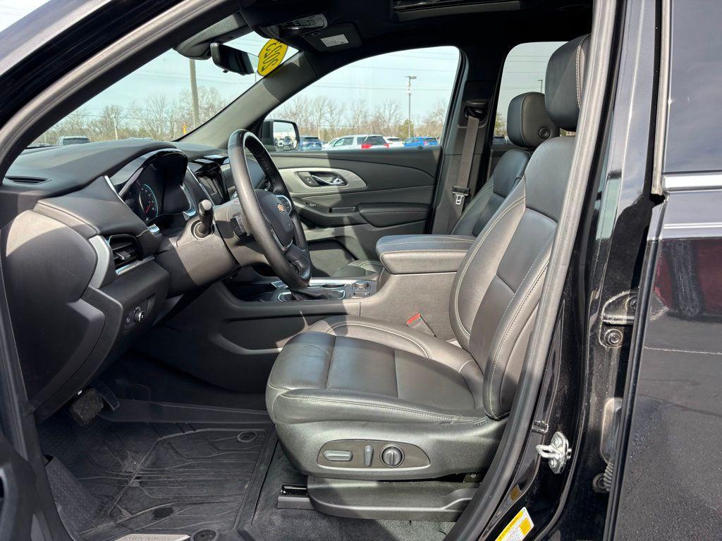 used 2023 Chevrolet Traverse car, priced at $31,241