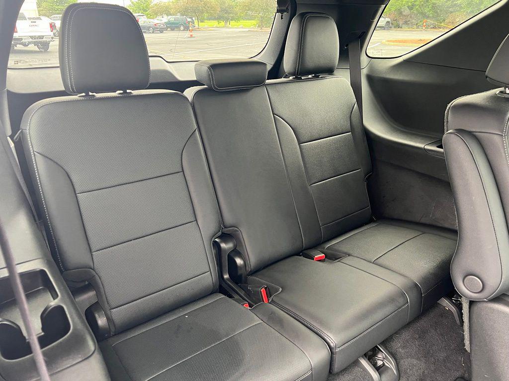 used 2025 Chevrolet Traverse car, priced at $39,938