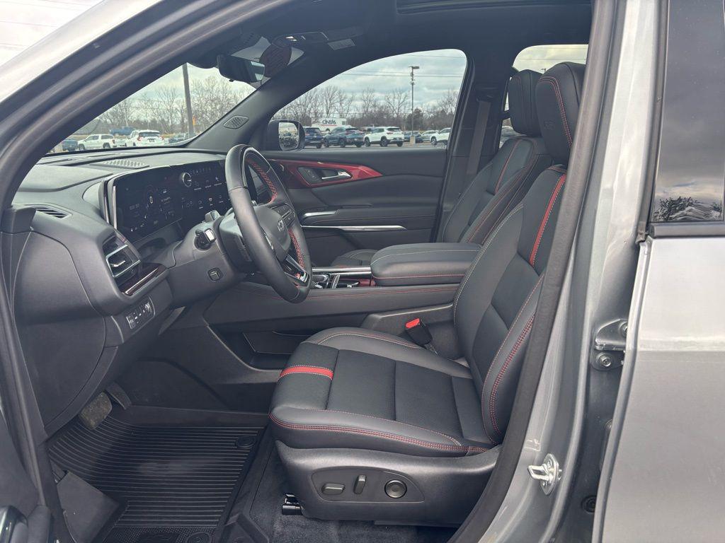 used 2024 Chevrolet Traverse car, priced at $45,269