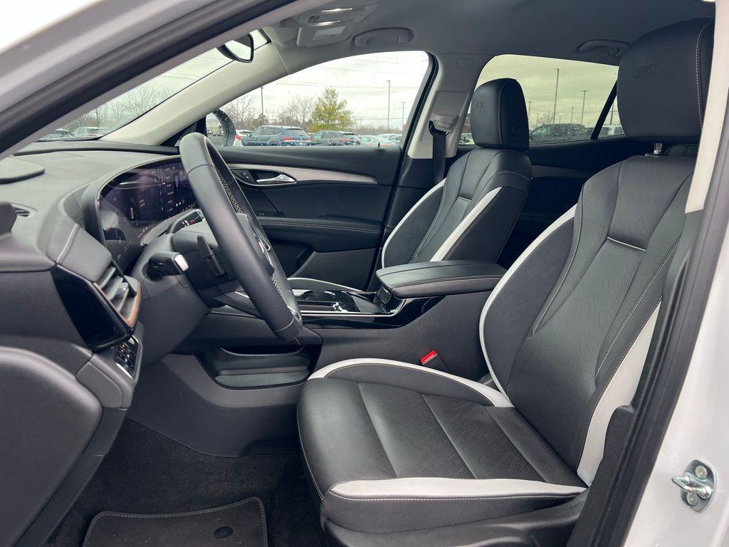 used 2025 Buick Envision car, priced at $29,982