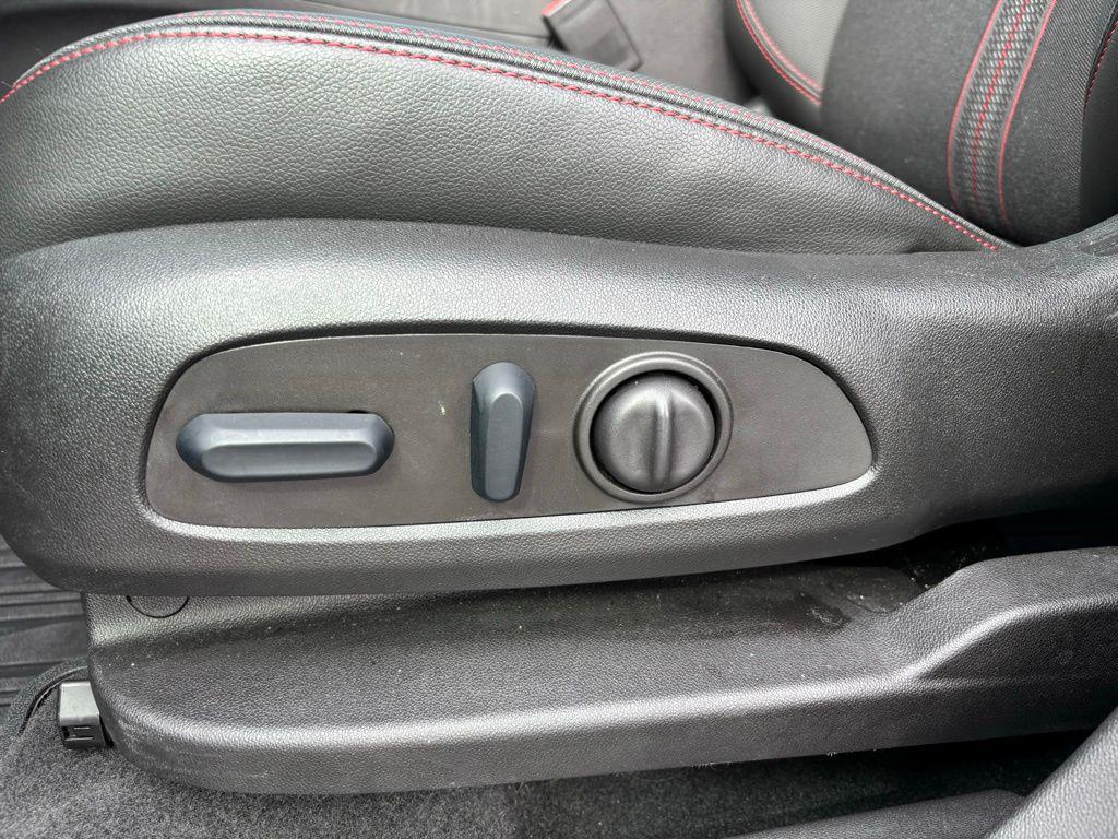 used 2023 Chevrolet Equinox car, priced at $25,053